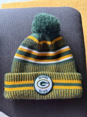 New Era Green & Gold Packers Pom Beanie